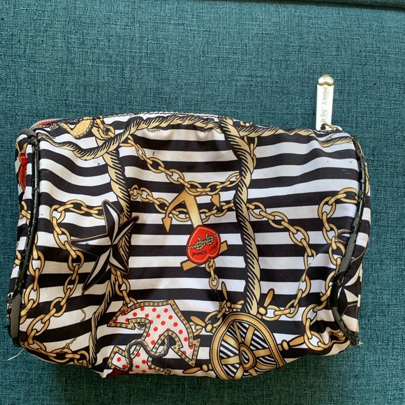 🌵Betsey Johnson Makeup Bag🌵 - Picture 2 of 5